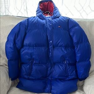 Tommy Hilfiger Blue Puffer Jacket with Red Lining. Medium Down & Feather filled